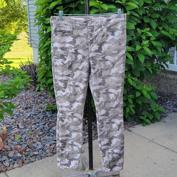 Pilcro and the Letterpress Denim - Pilcro & the Letterpress High Rise Skinny Velour Gray Camoflauge Jeggings sz 31